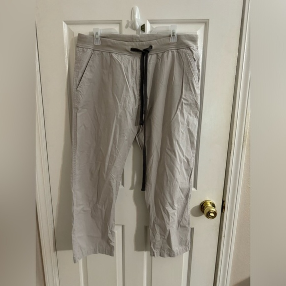Women’s size 10 khaki pants. Dylan Brand.